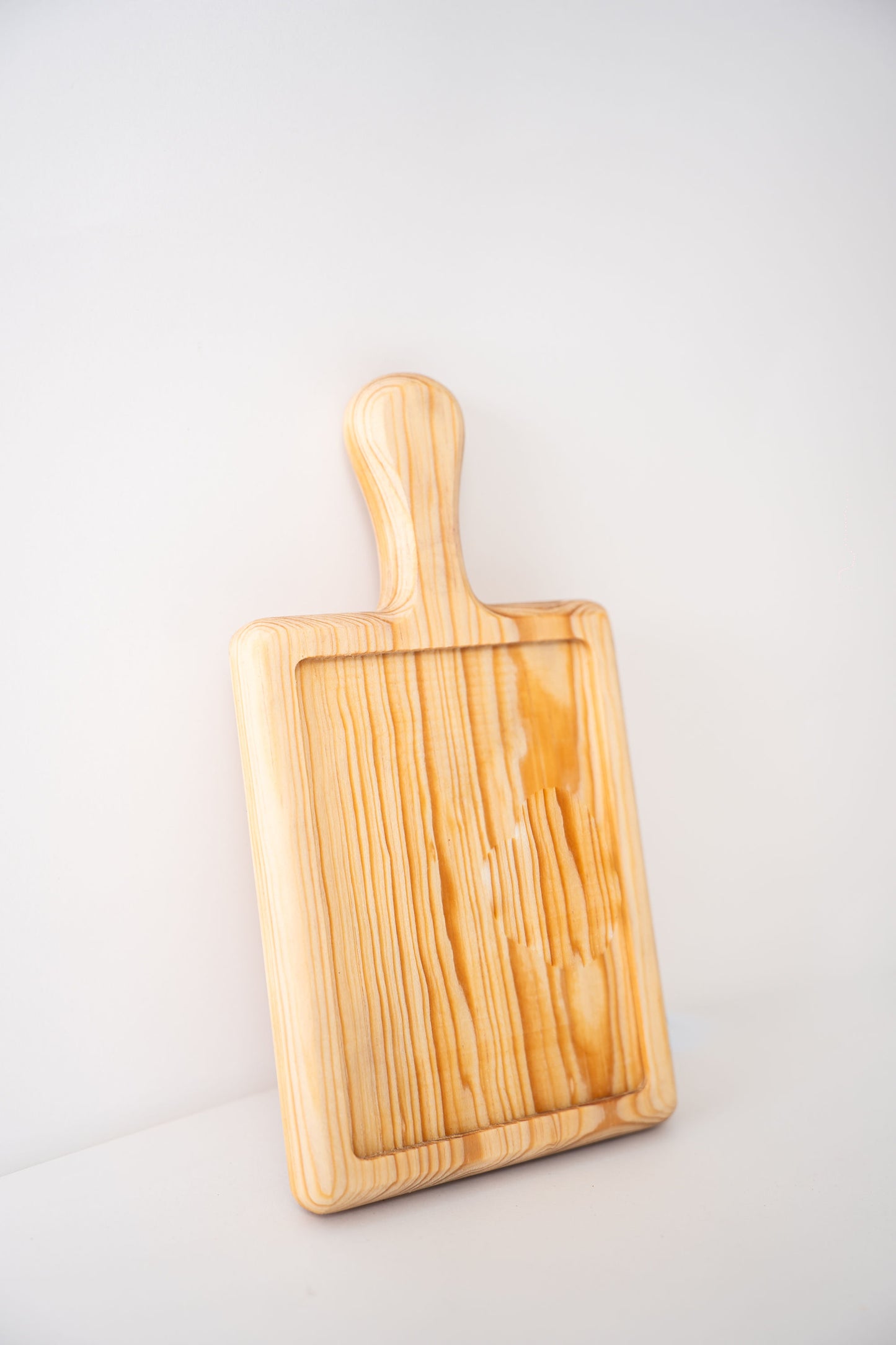 Tabla de Madera de Pino con Canal Antiderrames